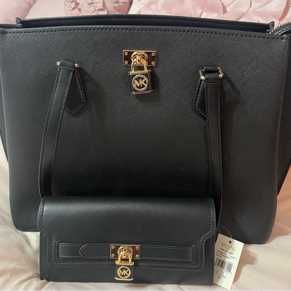 Michael Kors tote bag with matching wallet set. Brand new never used! - Picture 2 of 5